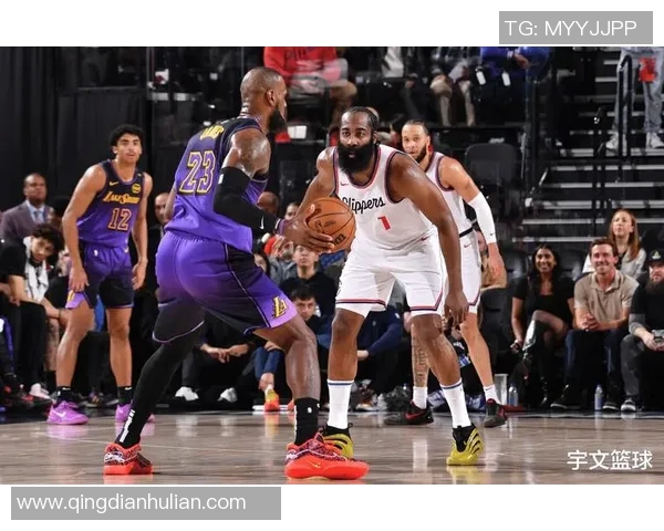 2014年快船与湖人对决回顾:洛杉矶篮球的巅峰对抗与激情时刻